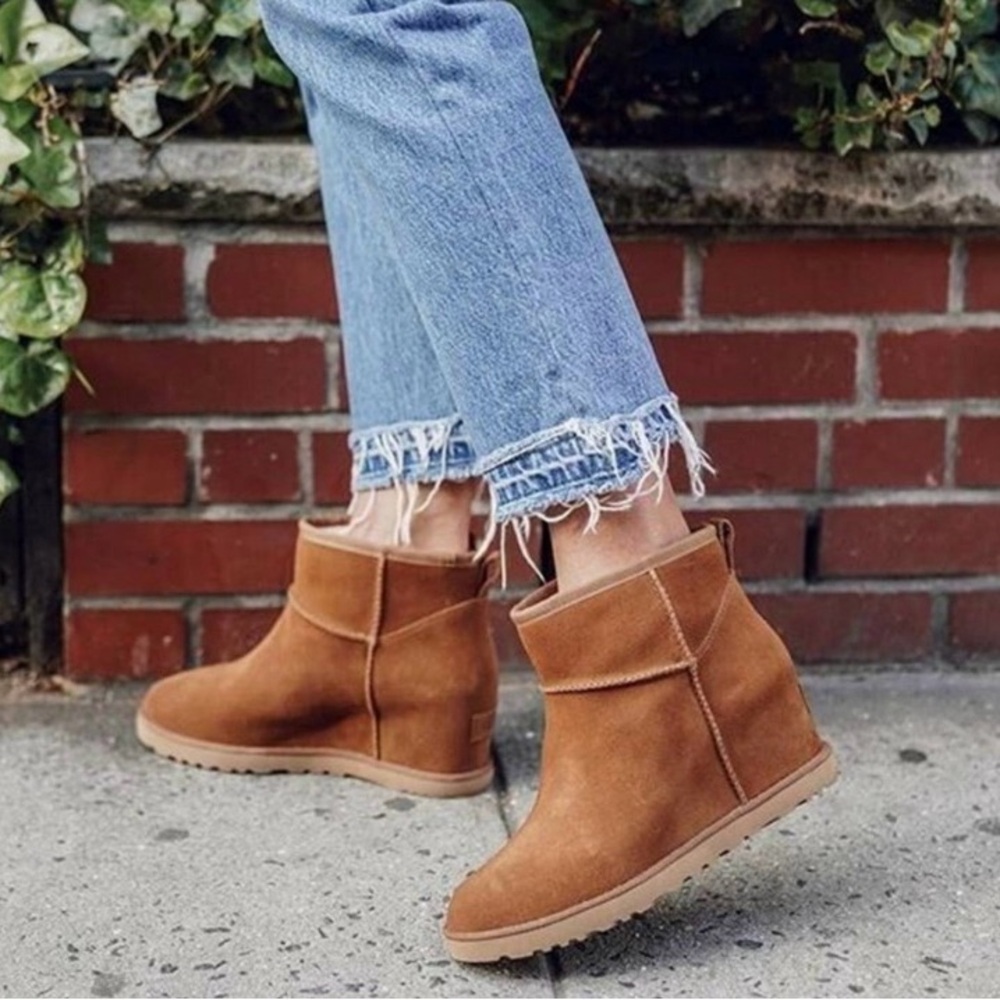 UGG Women Classic Femme Mini Wedge Boots - Chestnut size 6